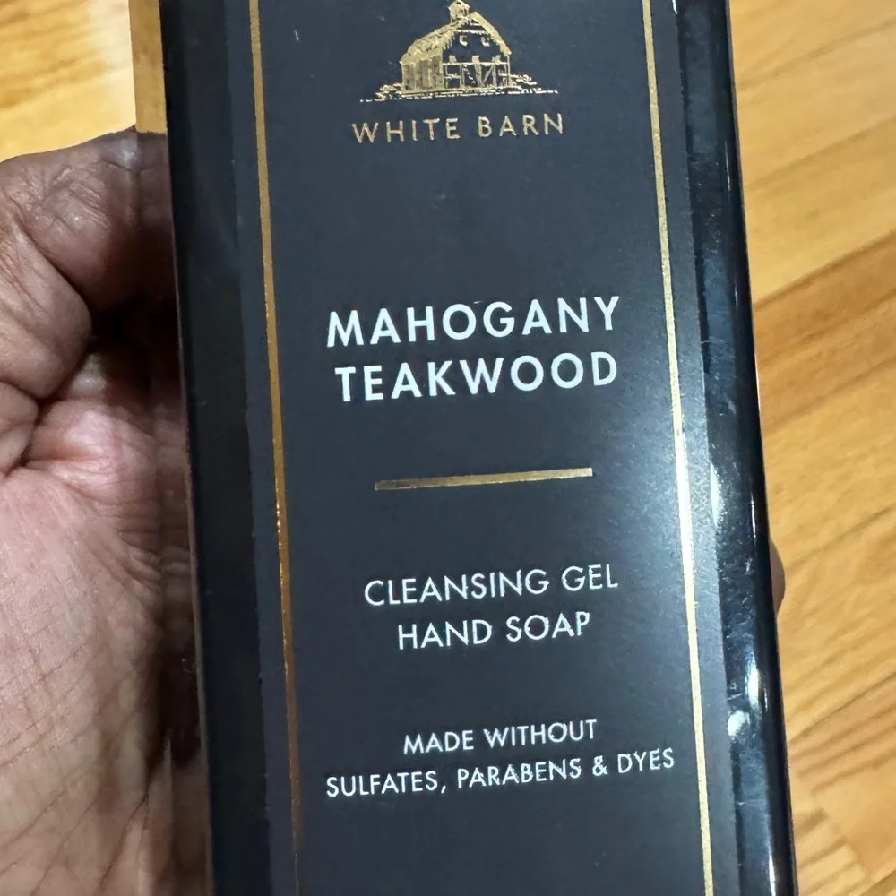 Bath & Body Works Mahogany Teakwood Cleanser Gel Hand Soap - Black and Gold